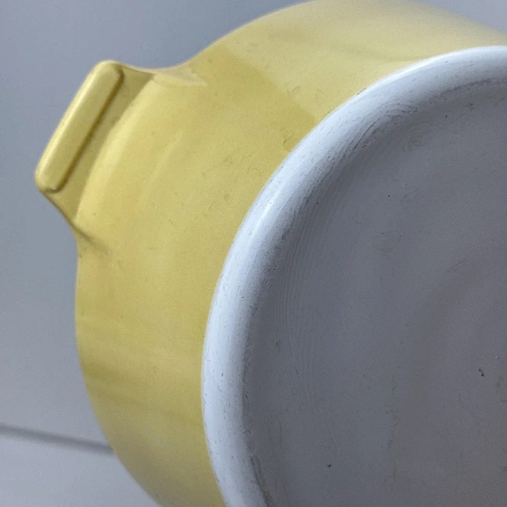 Vintage Corning Ware Yellow Round with Lid Casserole Dish B 1-3/4-B 1.75 Quart